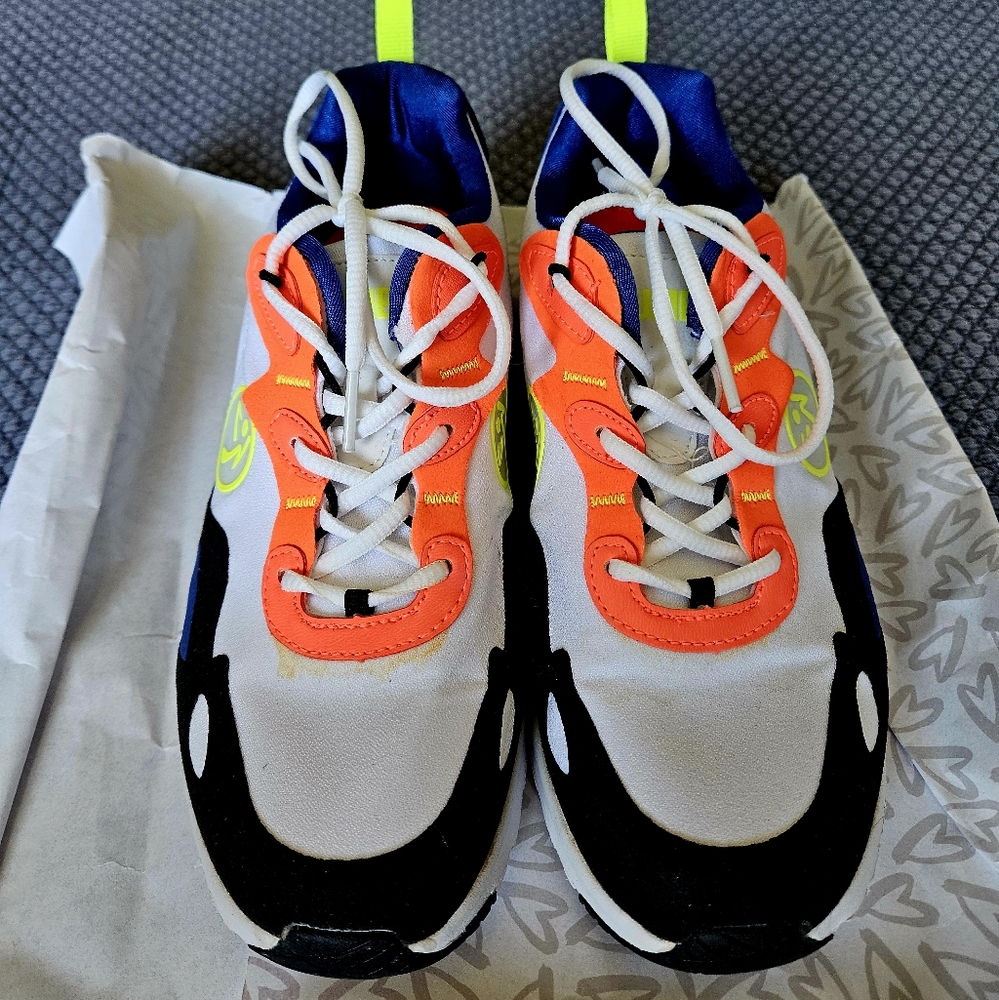 Zumba Women's Size 7 Sneakers